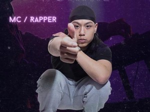 日本 rapper 处 8 说唱专用入耳式耳机，监听级音质，舒适佩戴，隔音效果好